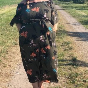 SUPER CUTE FLORAL JUMPSUIT